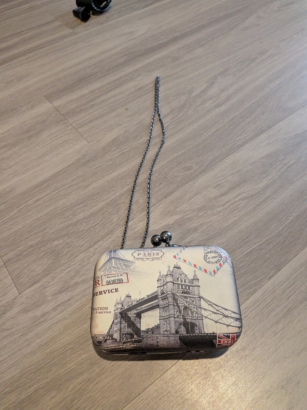 Vintage Landmark Print Chain Clutch -